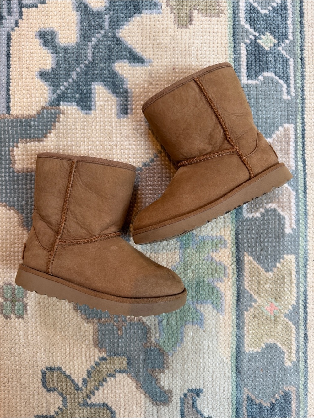 Kids waterproof Classic Short UGG Boots in Chestnut Brown